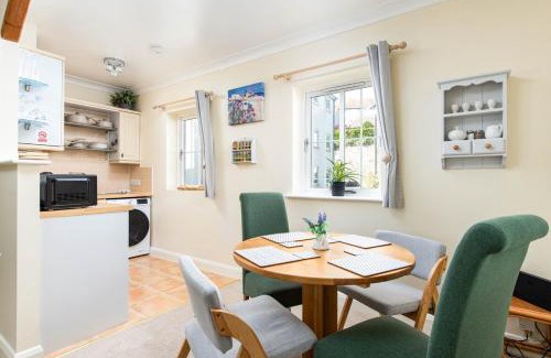 Portishead House | Seaview 2-Bed with Private Parking, Portishead
