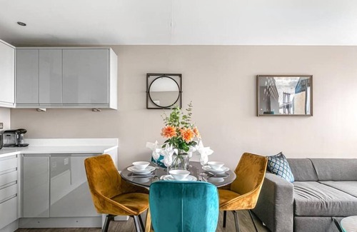 Seafront Apartment | Seaview 2BR Escape | Walk to Lanes, Beach & Pier