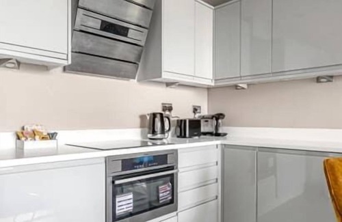 Seafront Apartment | Seaview 2BR Escape | Walk to Lanes, Beach & Pier