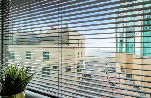 Seafront Apartment | Seaview 2BR Escape | Walk to Lanes, Beach & Pier