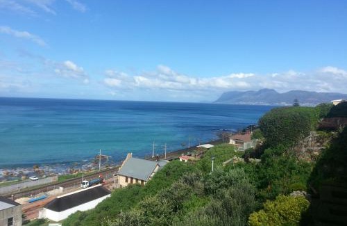 Redhill Apartment | Seaview Apartment in Muizenberg