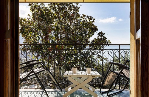 Recco Apartment | Seaview Apartment with Garden in Recco by Wonderful Italy