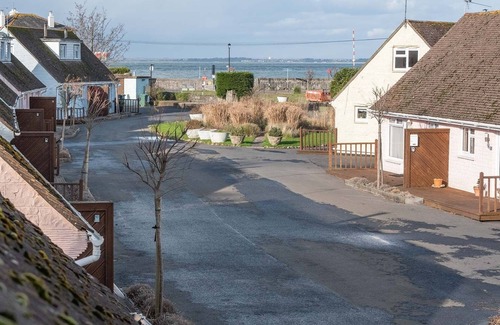 Seaview House | Seaview Beach Cottage, 3 Bedrooms Sleeps 5 200 Yards From The Beach