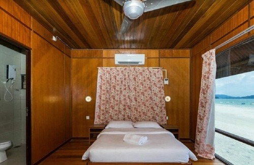 Lubok Buaya Cottage | Seaview Chalet #5 Beachfront Cenang Beach Langkawi