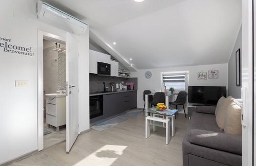 Zagorje Apartment | Seaview House - Leana Apartment, Plomin, Croatia