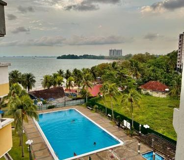 Tanjung Tanah Merah Apartment | Seaview PD Teluk Kemang Homestay