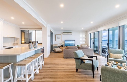 Salamander Bay Apartment | Seaview Splendour 2, 163 Soldiers Point Rd - waterfront stunning unit