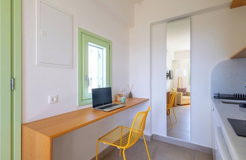 Mikri Vigla Apartment | Seaview Suite With Private Hot Tub. Best For Nature & Water Sport