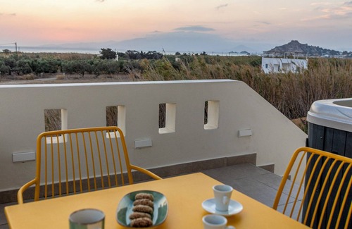 Mikri Vigla Apartment | Seaview Suite With Private Hot Tub. Best For Nature & Water Sport