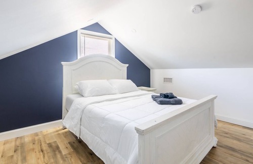 Plymouth House | Seaview Summit House | 5BR steps from the beach