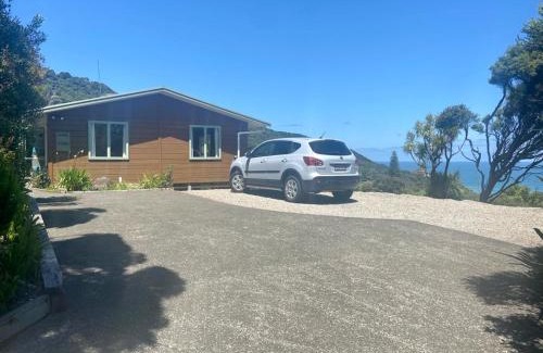 Piha House | Seaview, Sun and Surf - Piha Holiday Home