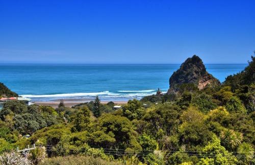 Piha House | Seaview, Sun and Surf - Piha Holiday Home