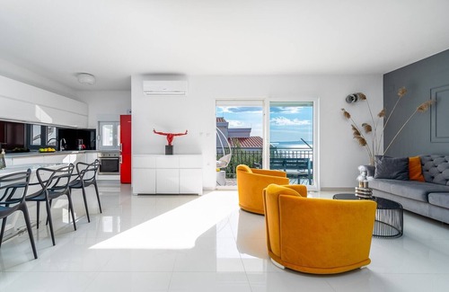 Makarska Villa | Seaview villa Lea 5-bedroom villa with heated pool and amazing views of the city and sea