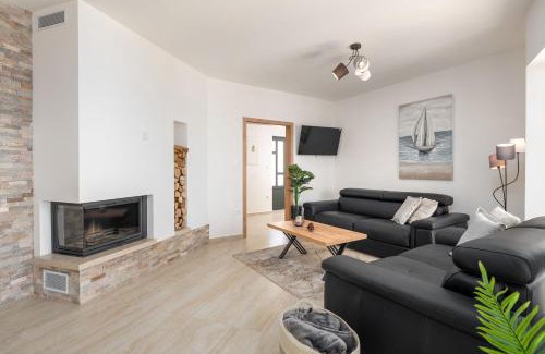 Ripenda Kosi House | Seaview Villa Mare Visum in a peaceful location