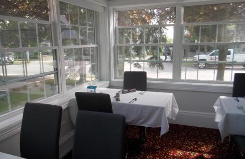 Gananoque Bed & Breakfast | Seaway Manor B&B