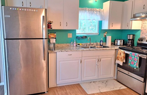 Florida South Atlantic Coast House | Sebring's lil sister town! Huge fenced yard. Pets welcome. Swimming lake nearby.