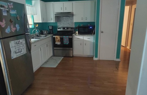 Florida South Atlantic Coast House | Sebring's lil sister town! Huge fenced yard. Pets welcome. Swimming lake nearby.