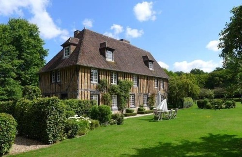 Les Jonquerets-de-Livet House | Secluded 15th Cent. Manor House with a large pool in a landscaped setting