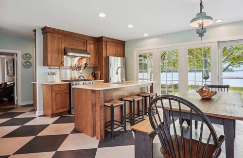 Unionville House | Secluded 1870s farmhouse full of historic charm + breathtaking waterfront views!