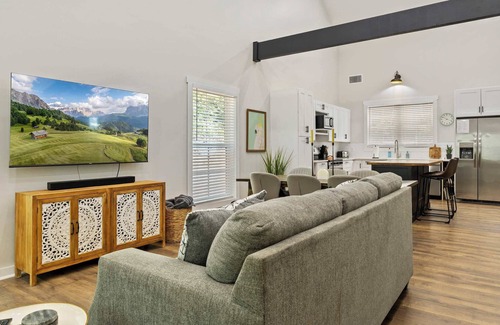 Westminster Cabin | Secluded 3BR Cabin, Lake Access & Resort Perks