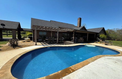 Arthur City House | Secluded 5BR Ranch house: Heated Pool, Fishing Pond, Relaxing & Scenic Views 13+