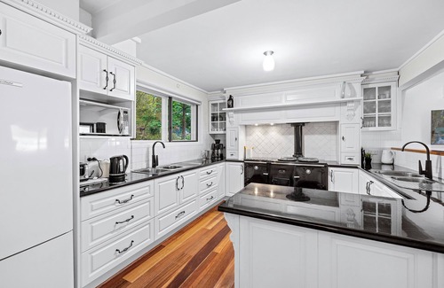 Mount Dandenong House | Secluded 6 bedroom home with stunning views.