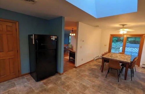 Hopatcong House | Secluded 6br Home 1min from Lake's State Park