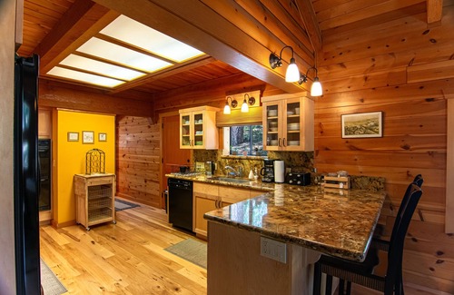 Colfax House | Secluded and PRIVATE Sierra Nevada Foothills vineyard home