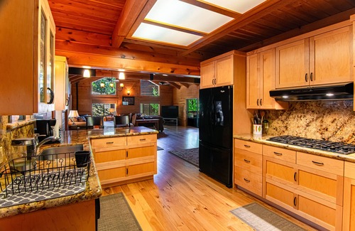 Colfax House | Secluded and PRIVATE Sierra Nevada Foothills vineyard home