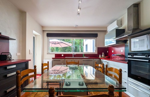 Vicq-sur-Nahon Cottage | Secluded Architect's House Near Zoo de Beauval with Private Lake and Park