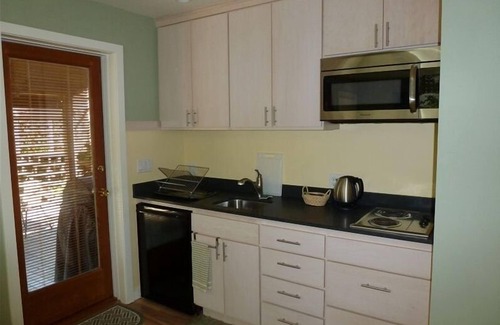 Phinney Ridge Cottage | Secluded Backyard Cottage on Walkable Phinney Ridge