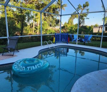 San Carlos Park House | Secluded Backyard Home with Hot Tub & Pool - 3BR & 2B