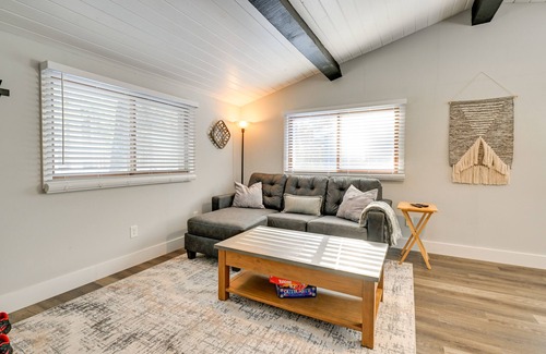 Friendship Cabin | Secluded Cabin ~ 15 Mi to Castle Rock Lake!
