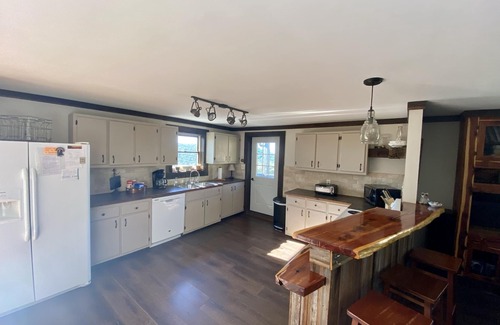 Pickens Cabin | Secluded cabin 365° views pet friendly fire pits #1 place to enjoy fall foliage
