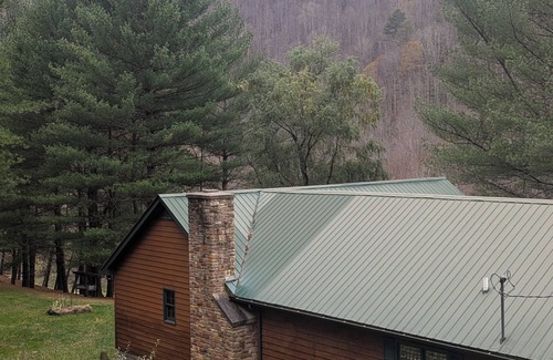 Vest Cabin | Secluded cabin conveniently located near The Mine Made Adventure Park.