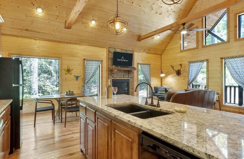 Broken Bow House | Secluded Cabin Getaway w/Hot Tub & Games