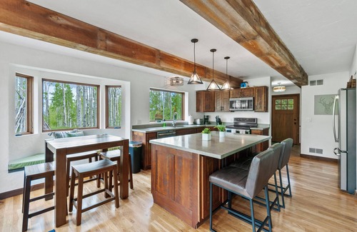 Placerville Cabin | Secluded Cabin on 11 Acres w/Mountain Views! 25 Min to Telluride!