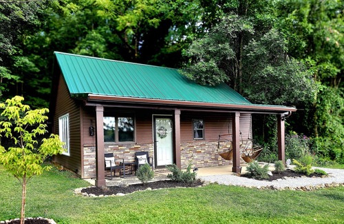 Carbon Hill Cabin | Secluded Cabin near Hocking Hills with Stocked Pond/ Hot Tub on 40 acres