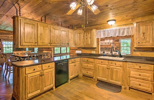 Pickens Cabin | Secluded Cabin w/Spacious Kitchen & Dining Area!