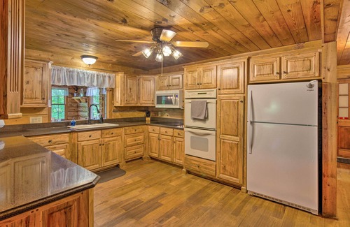 Pickens Cabin | Secluded Cabin w/Spacious Kitchen & Dining Area!