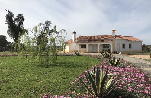 Santiago do Cacem Villa | Secluded cottage with pool in spectacular and tranquil Alentejo countryside.