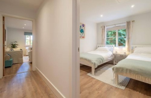 Colchester Cottage | Secluded cottage in pretty countryside with woods & walks - Bradleys Barn
