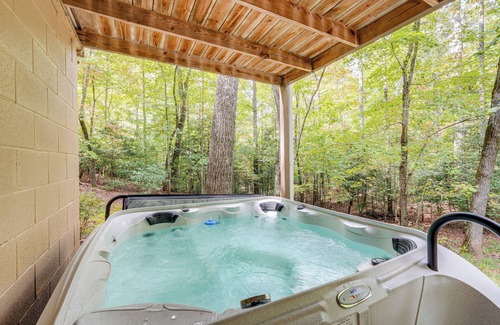 Blairsville Cottage | Secluded Cottage w/Hot Tub in North Georgia!