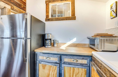 Lazear Cabin | Secluded Couple's Retreat on Farm in Paonia!