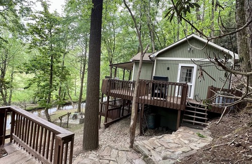 Morganton Cabin | Secluded Creekside Cabin in Morganton near Linville Gorge - hot tub