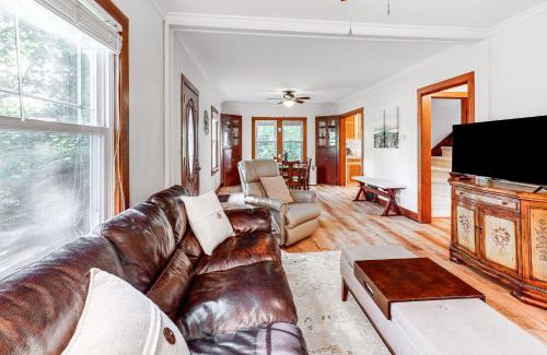 Crown Point House | Secluded Crown Point Haven Near Golfing and Parks!