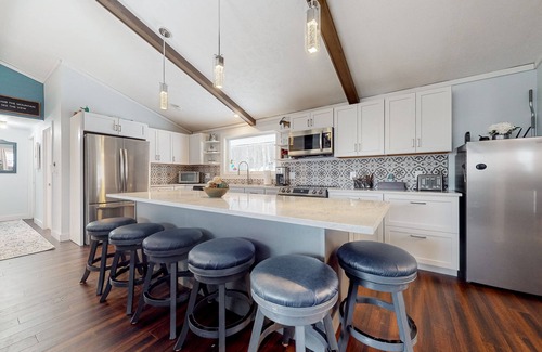 Wilmington House | Secluded dog-friendly home with two living rooms, chef's kitchen, smart TVs, W/D