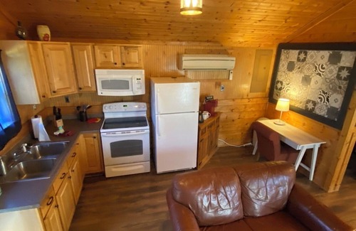 Paluxy Cabin | Secluded Escape with scenic views & hot tub