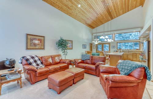 Easton Cabin | Secluded family friendly home w/patio & grill surrounded by pines