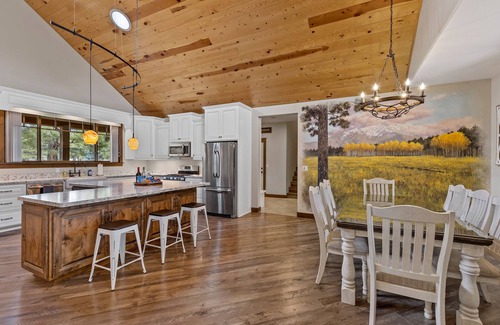 Flagstaff Cabin | Secluded Flagstaff Cabin Getaway and Guesthouse (Sleeps 20)